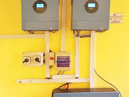To 5 kW off-grid invertere + 10 kWh lithium-batterier bygger et husholdningssystem med høj effektivitet off-grid